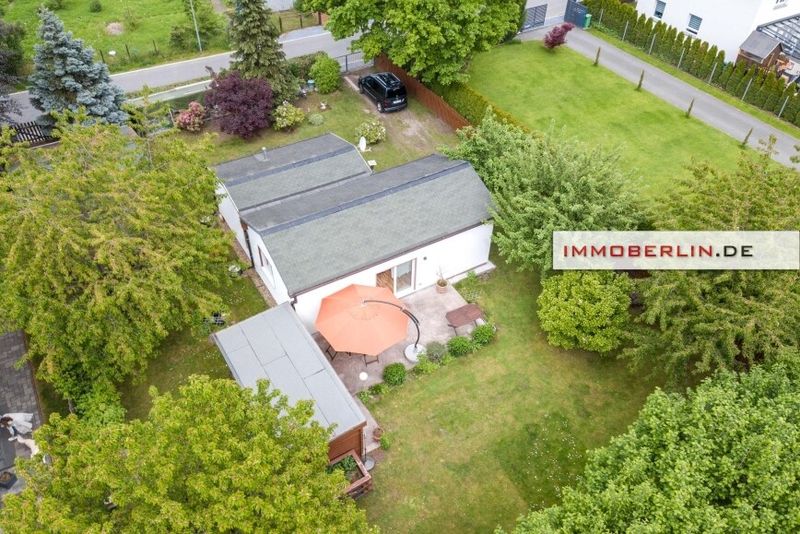 IMMOBERLIN.DE - Wunderbarer Bungalow mit Südgarten & Garage